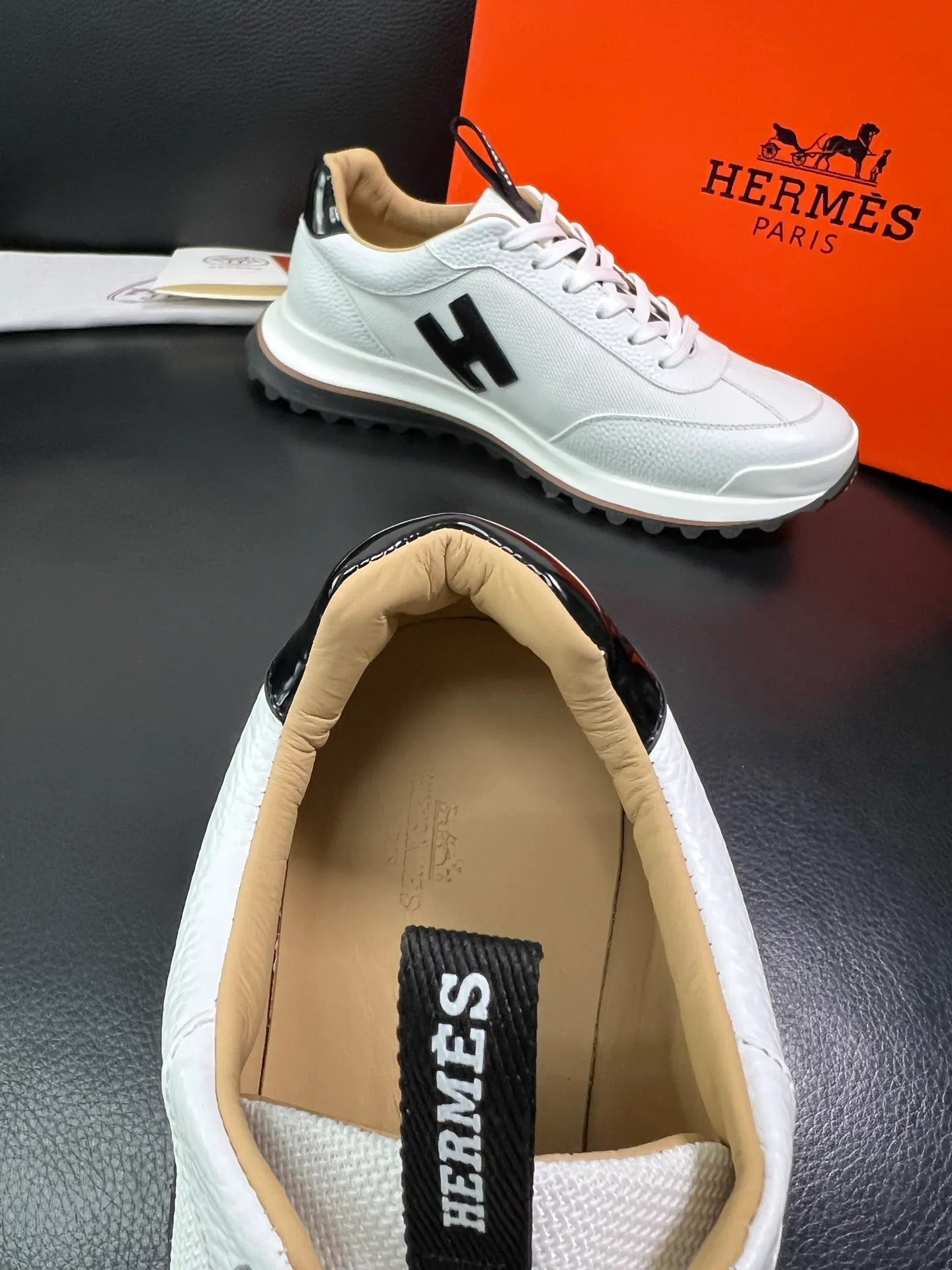 Men's shoes 💰800 Hermes top purchasing Hermes counters are on sale at the same time with original factory configuration, original cowhide imported from Italy and mesh fabric, high-quality splicing technology, fully imported water-dyed cowhide lining, soles: original soles specially provided by the original factory are super comfortable, the original factory follows the order and high quality, you can enter and exit the counter at will, you are welcome to compare and synchronize with the counter, code number 39-44 (customized 38 45) 85863